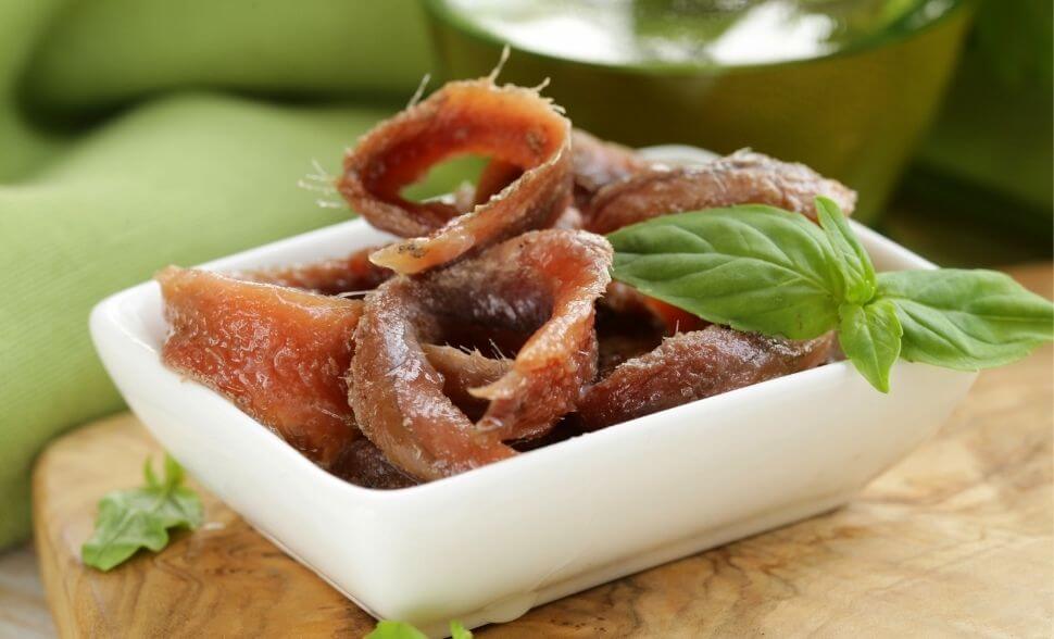 Anchovies, tuna, sturgeon or mackerel all recipes for fish in oil in the Italian tradition